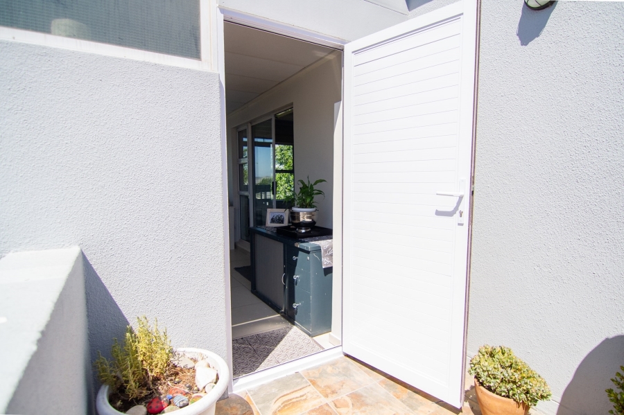 To Let 2 Bedroom Property for Rent in Vredekloof East Western Cape